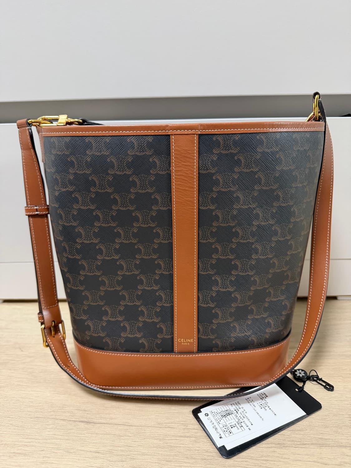 셀린느 버킷백 미디움 상품이미지1