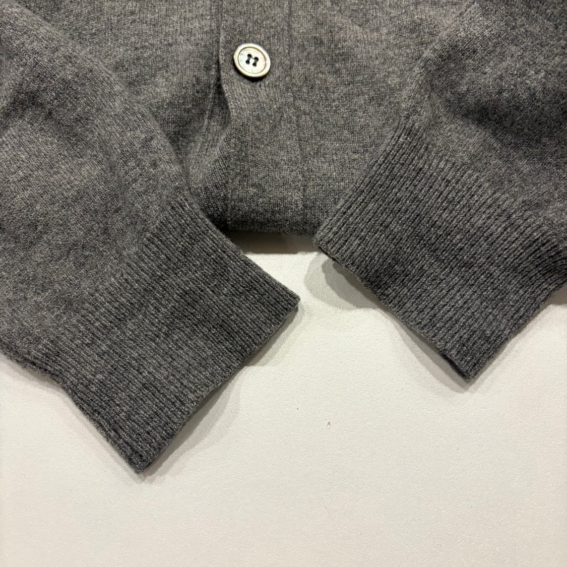 [S] 꼼데가르송 플레이 회색 가디건 그레이 B564 상품이미지6