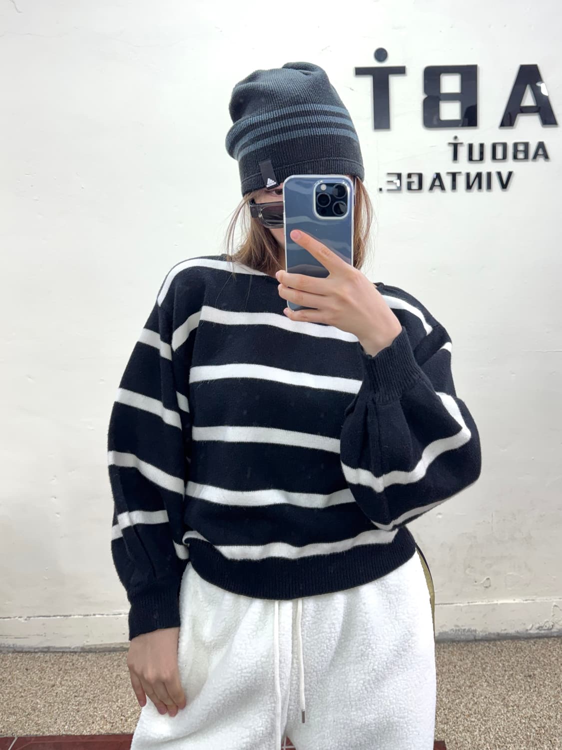 커스텀 오프숄더 니트 상품이미지1