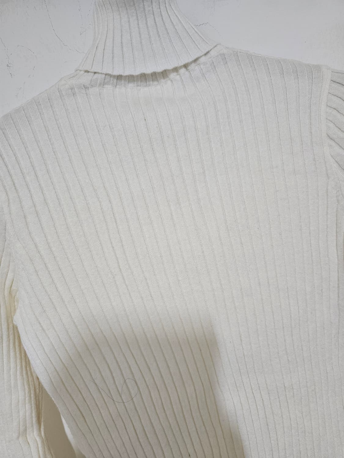 비스코사 소재로 매끄럽고 부드러운 가는골지 니트 55 상품이미지2