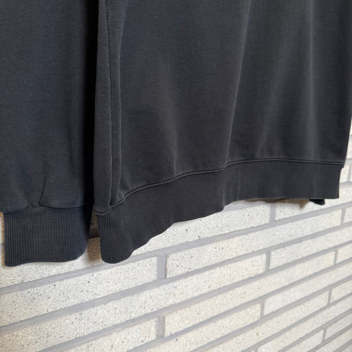 마크곤잘레스 루즈핏 블랙 컬러 맨투맨 상품이미지4