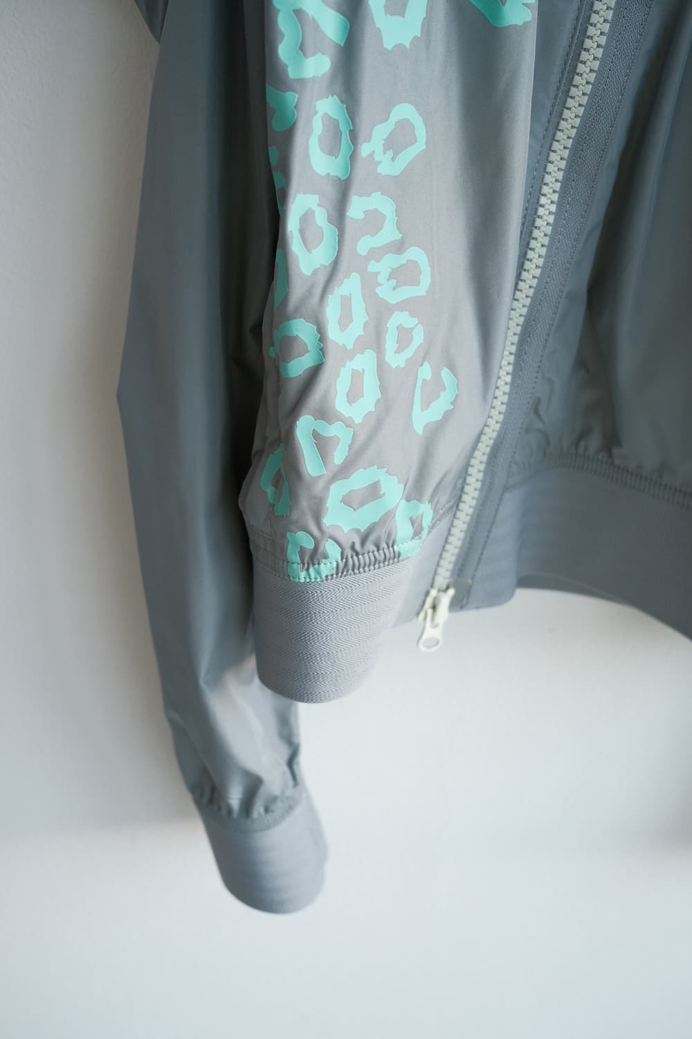 Stella McCartney x adidas Run Glow Jkt 상품이미지2