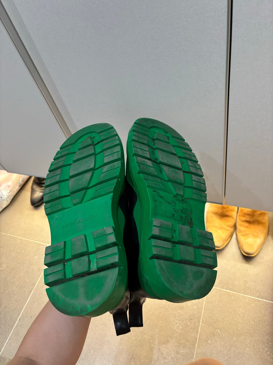 보테가베네타 타이어 부츠 패러킷 42.5 팝니다 상품이미지7