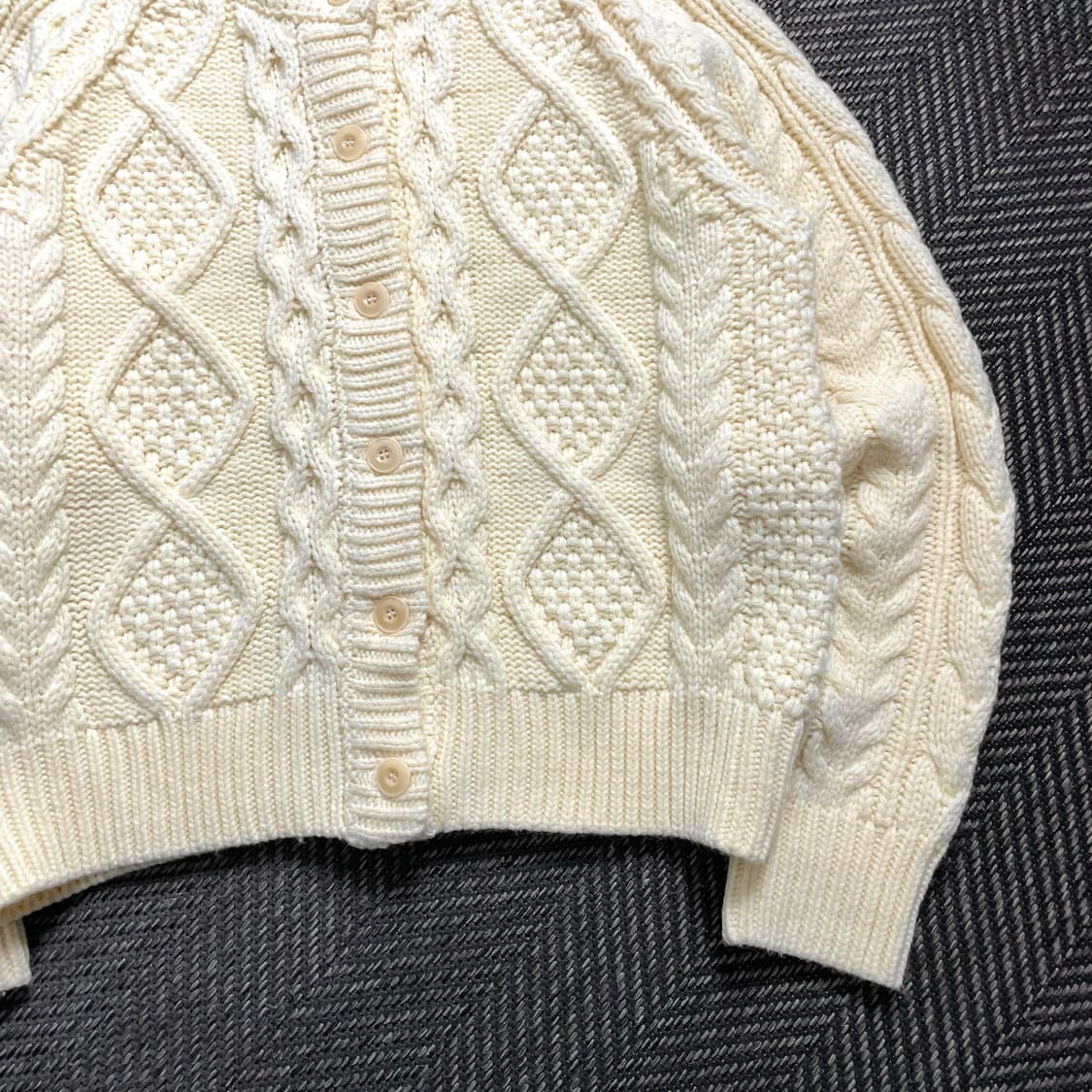 ONE DAY, SUDDENLY 아이보리 케이블 니트y 4572 상품이미지3