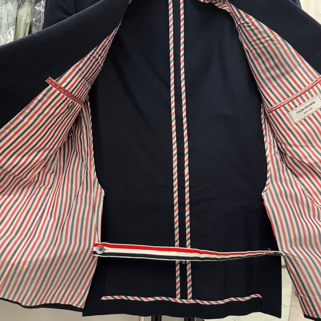 [3] 톰브라운 사선완장 금장 클래식 블레이저 상품이미지6