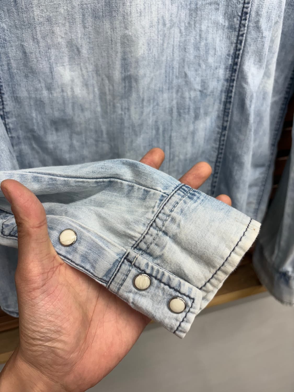 게스 웨스턴 연청 데님 셔츠 상품이미지9