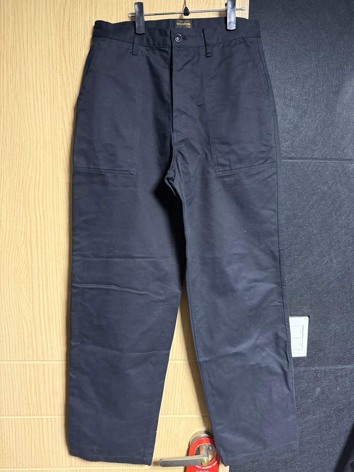 아웃스탠딩 블랙 퍼티그 치노팬츠 상품이미지1