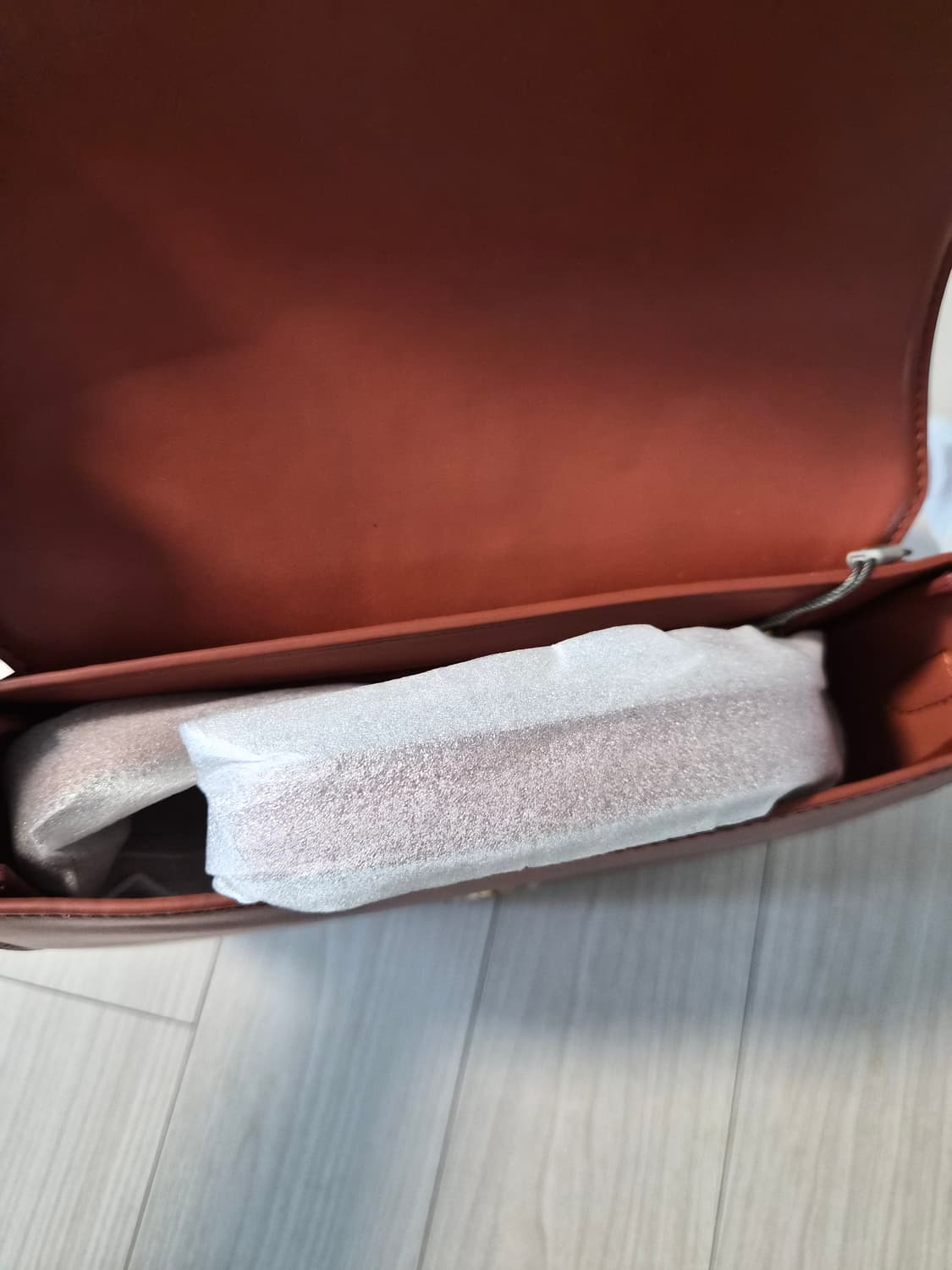 새상품 CharlesAndKeith찰스앤키스 개빈 퀼티드 새들백 상품이미지8