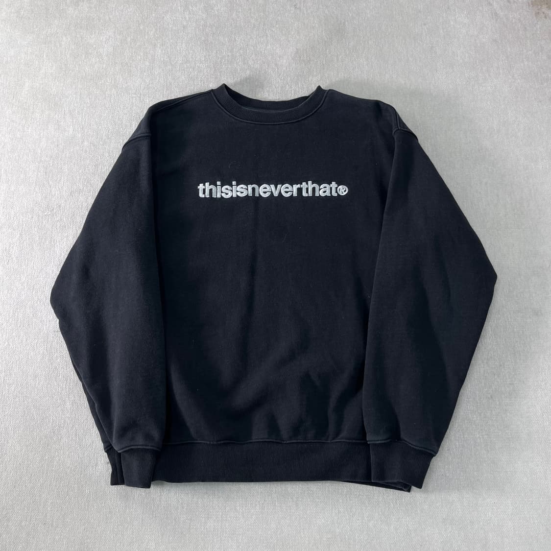 100 디스이즈네버댓 자수로고 맨투맨 상품이미지1