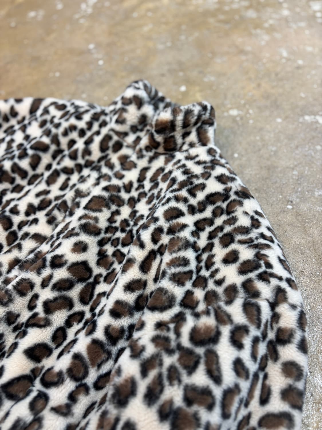 ourroom 오버핏 레오파드 퍼자켓 상품이미지2