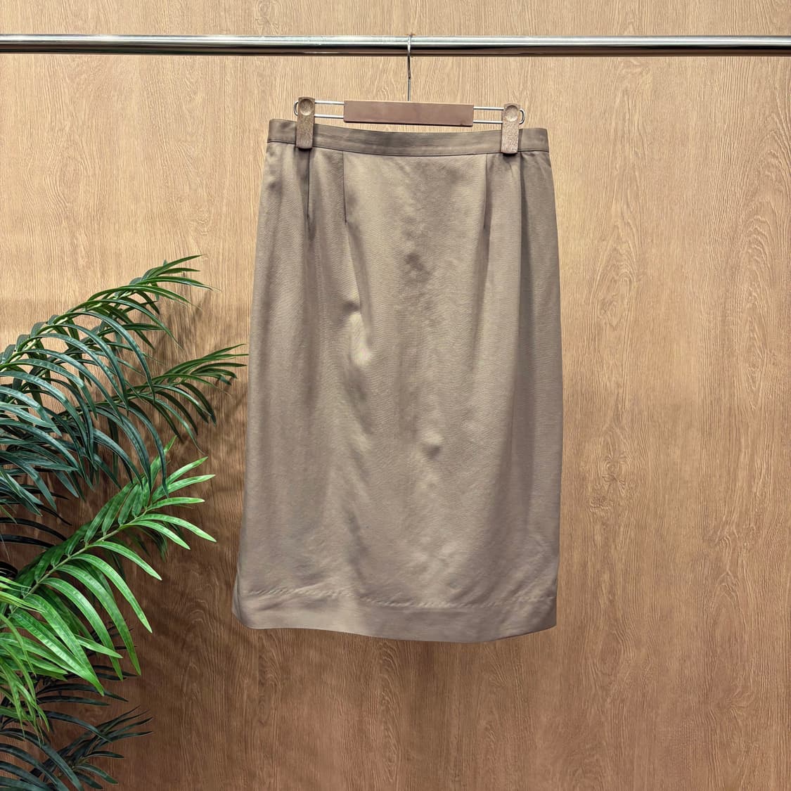 버버리 울 미디 스커트 클래식 미니멀 절개 라인 센터 슬릿 디테일 브라운 상품이미지1