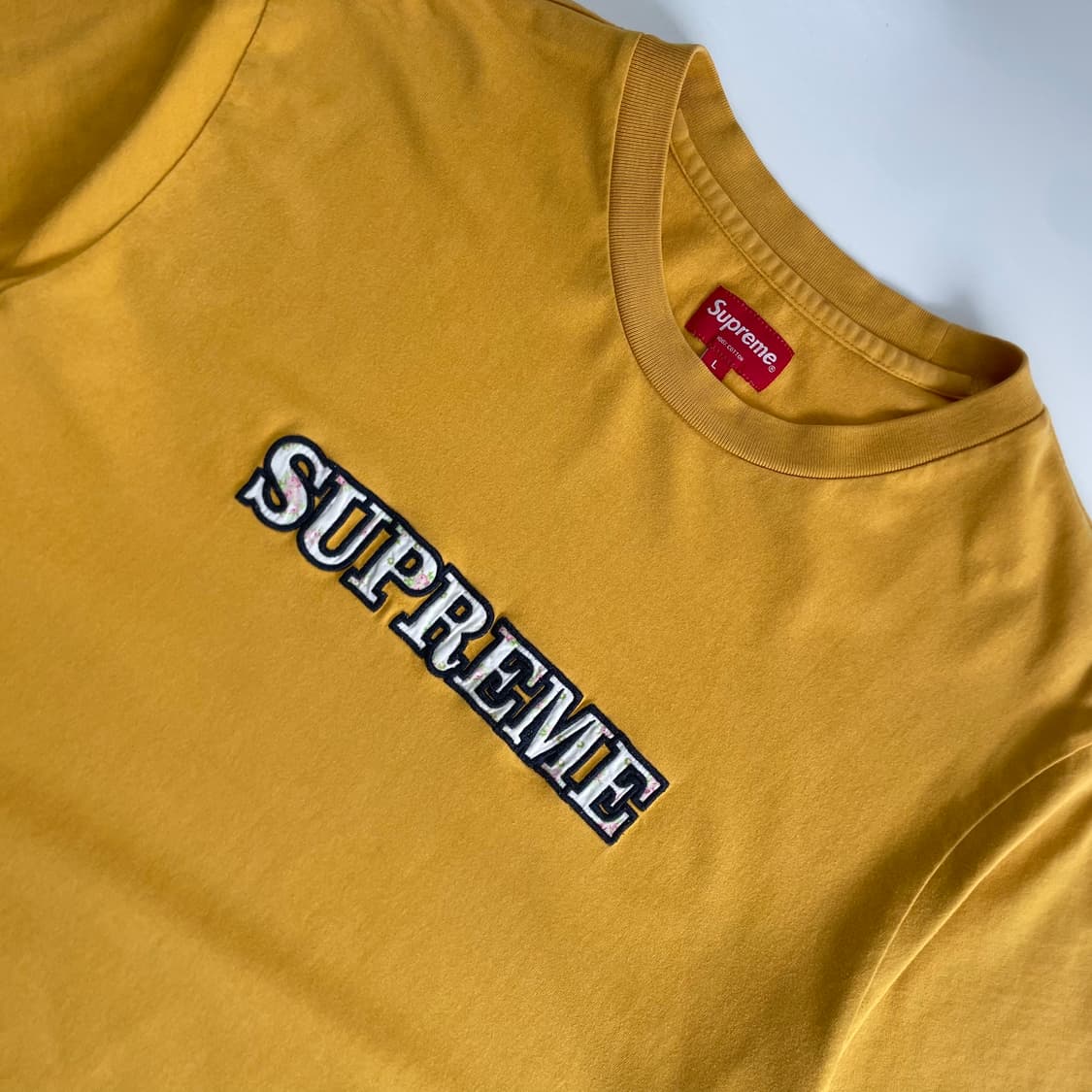 Supreme  슈프림 플로럴 로고 반팔 티셔츠 상품이미지3