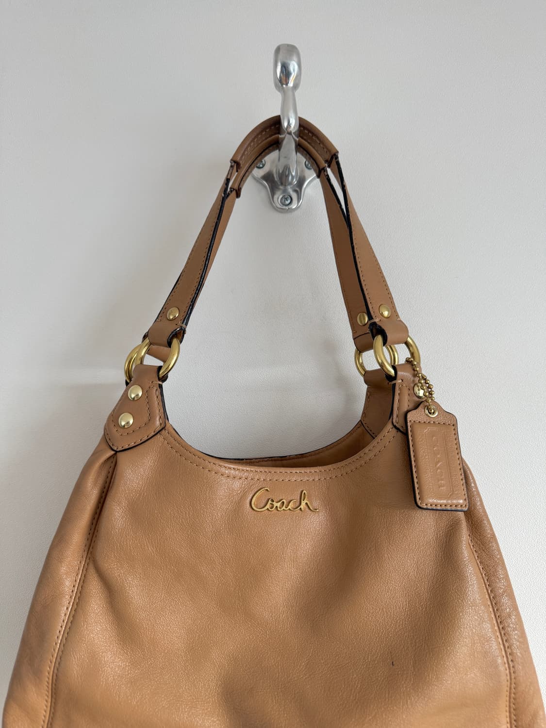 코치(COACH) 레더 숄더백 상품이미지2