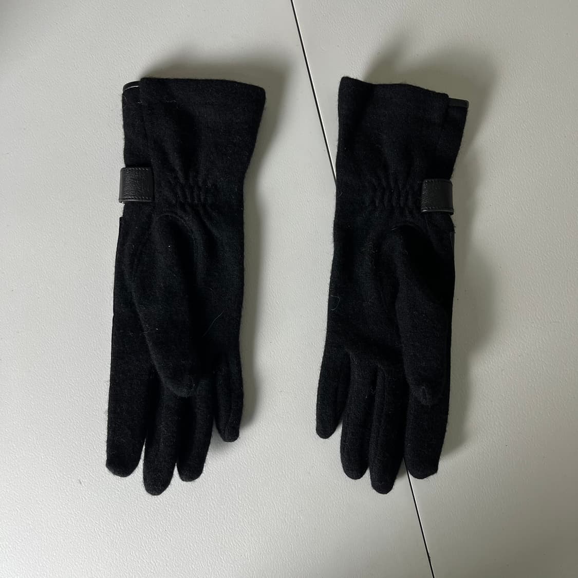 [Vivienne Westwood] 비비안웨스트우드 ORB 엠보싱 장갑 상품이미지2