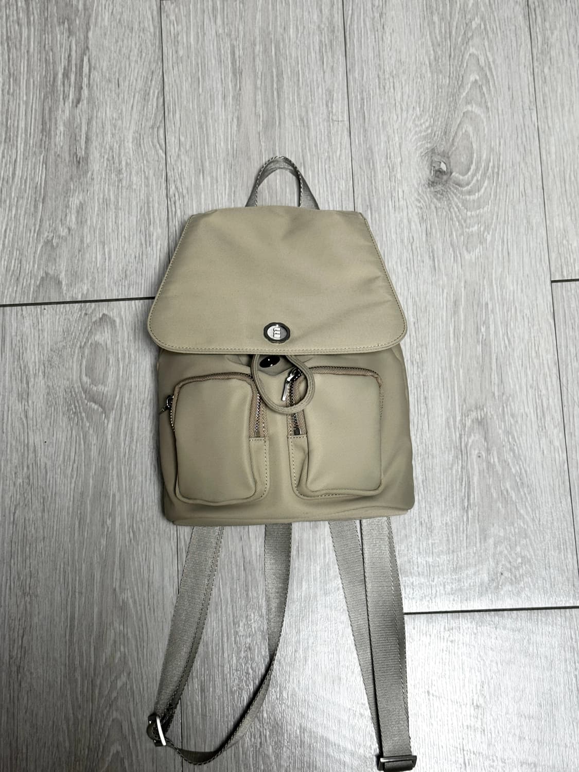 미닛뮤트 클로 백팩 모카 베이지 상품이미지2