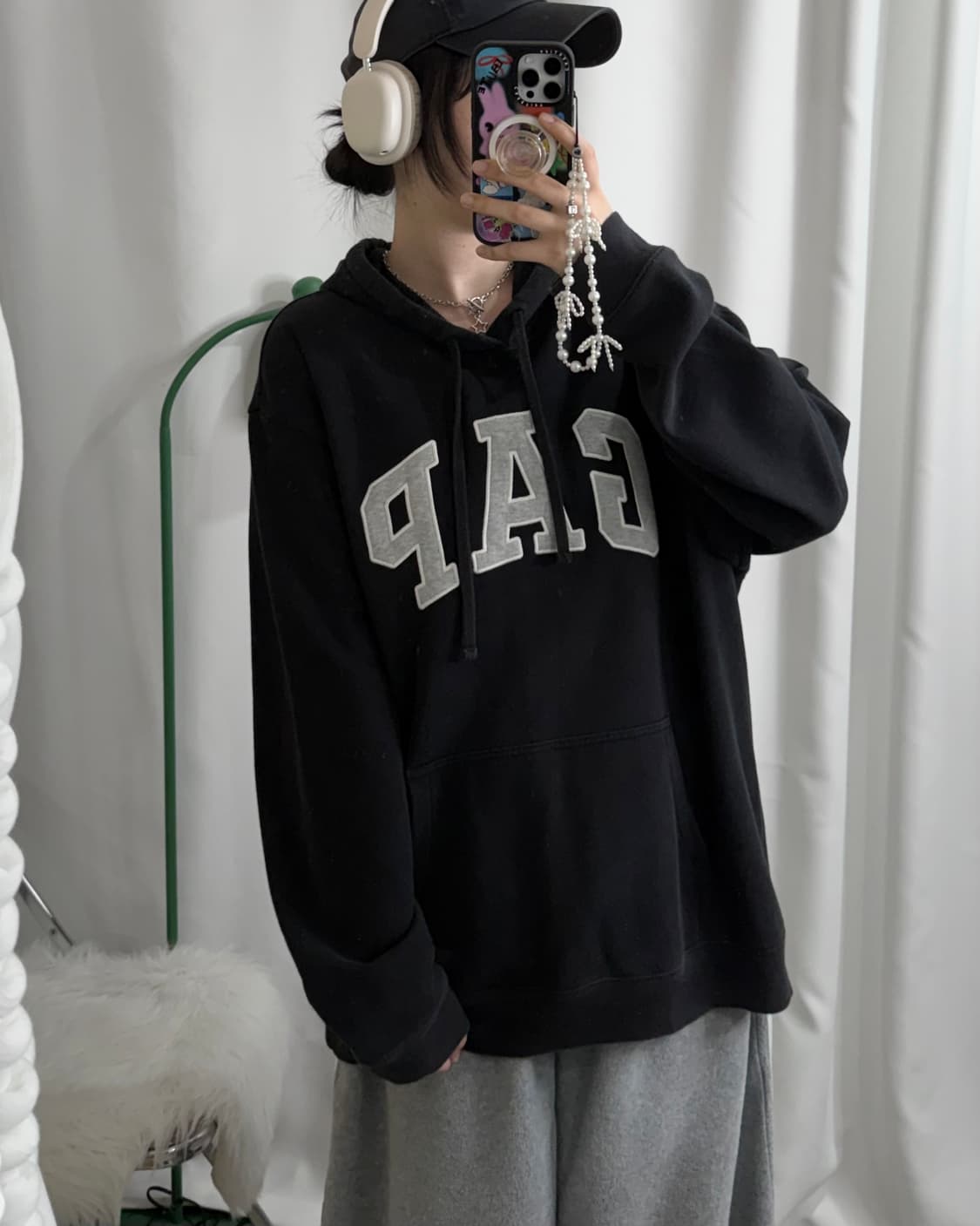 갭 블랙 오버핏 후드 티셔츠  상품이미지3