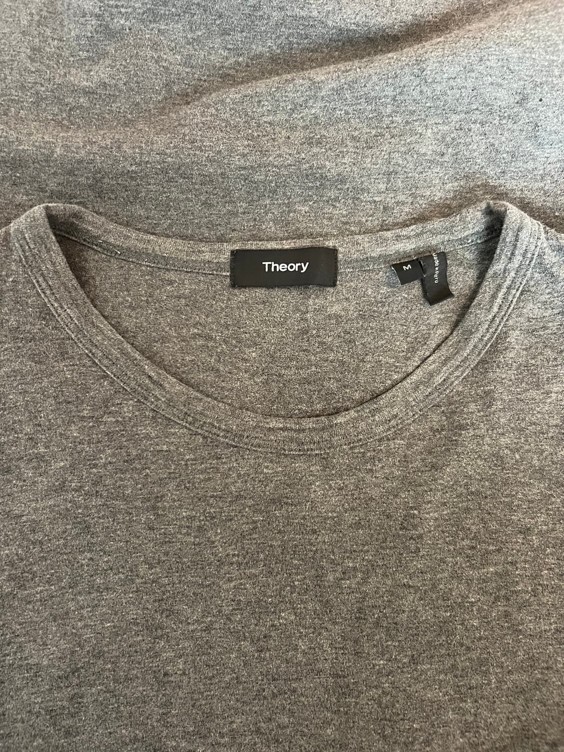 띠어리 남성 차콜그레이 코튼반팔티셔츠 라운드티셔츠 상품이미지5