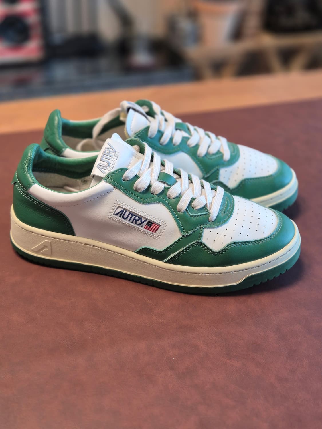 실착용2회 260-265(41) 오트리 메달리스트 로우 스니커 상품이미지1