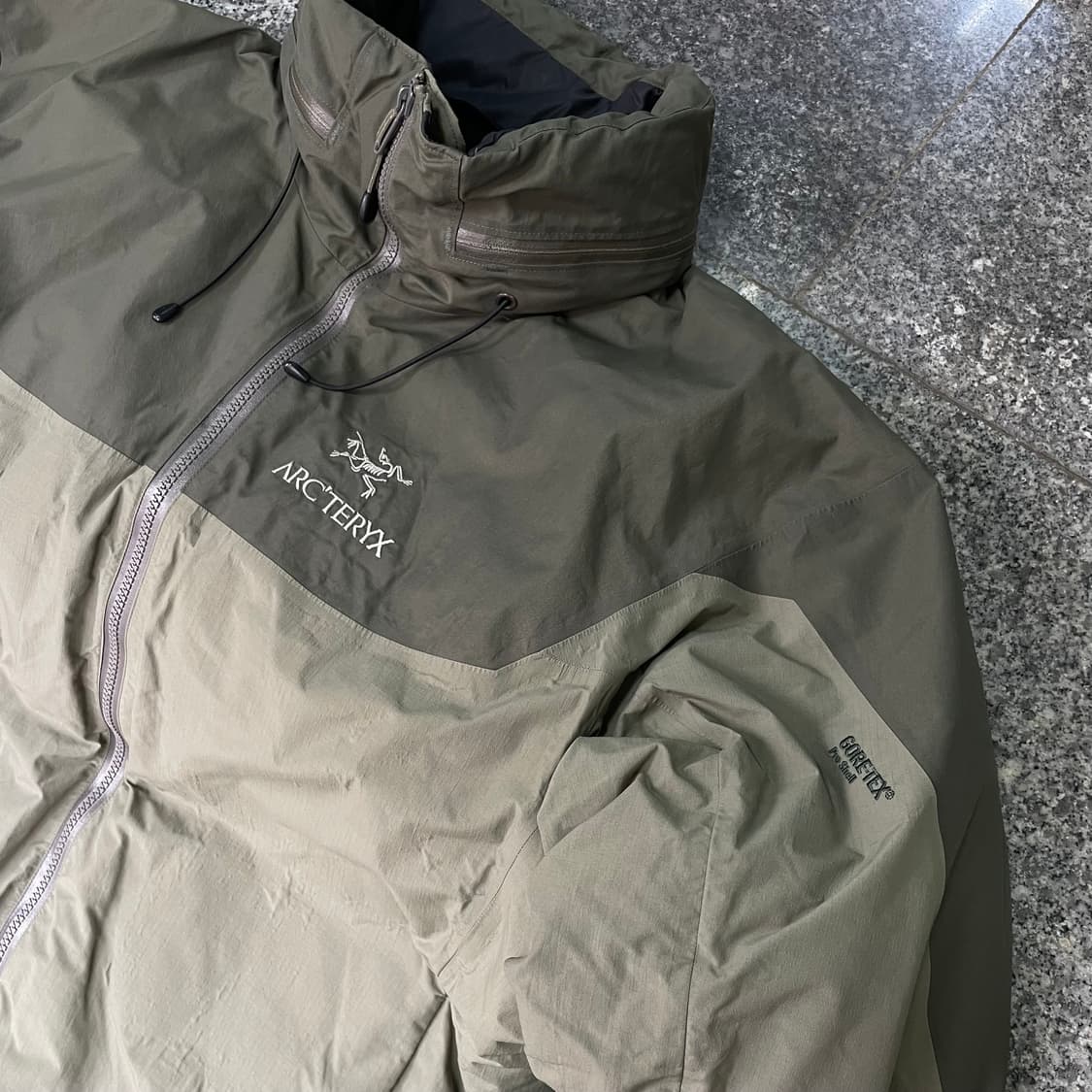 아크테릭스 피션 AR 고어텍스 자켓 상품이미지2