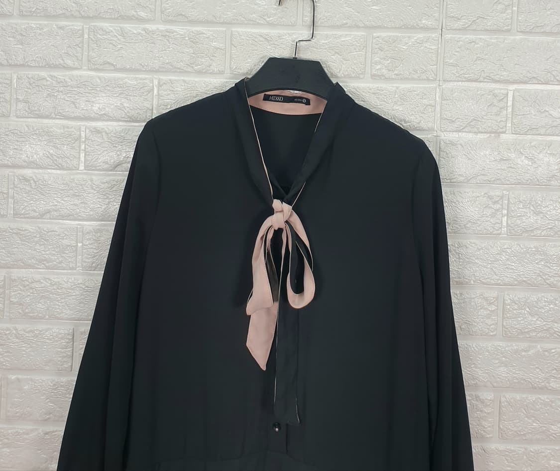 [55]미쏘 타이넥 플리츠 배색 원피스 상품이미지4