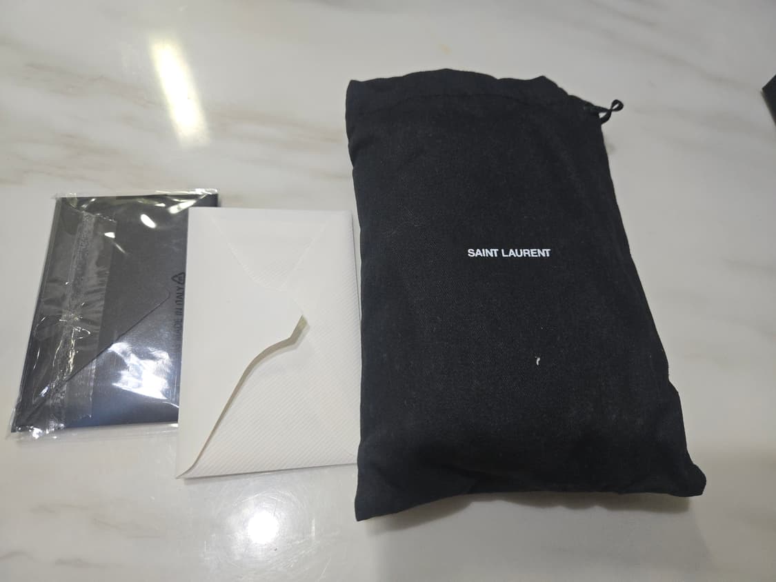 입생로랑 금장로고 반지갑 상품이미지9