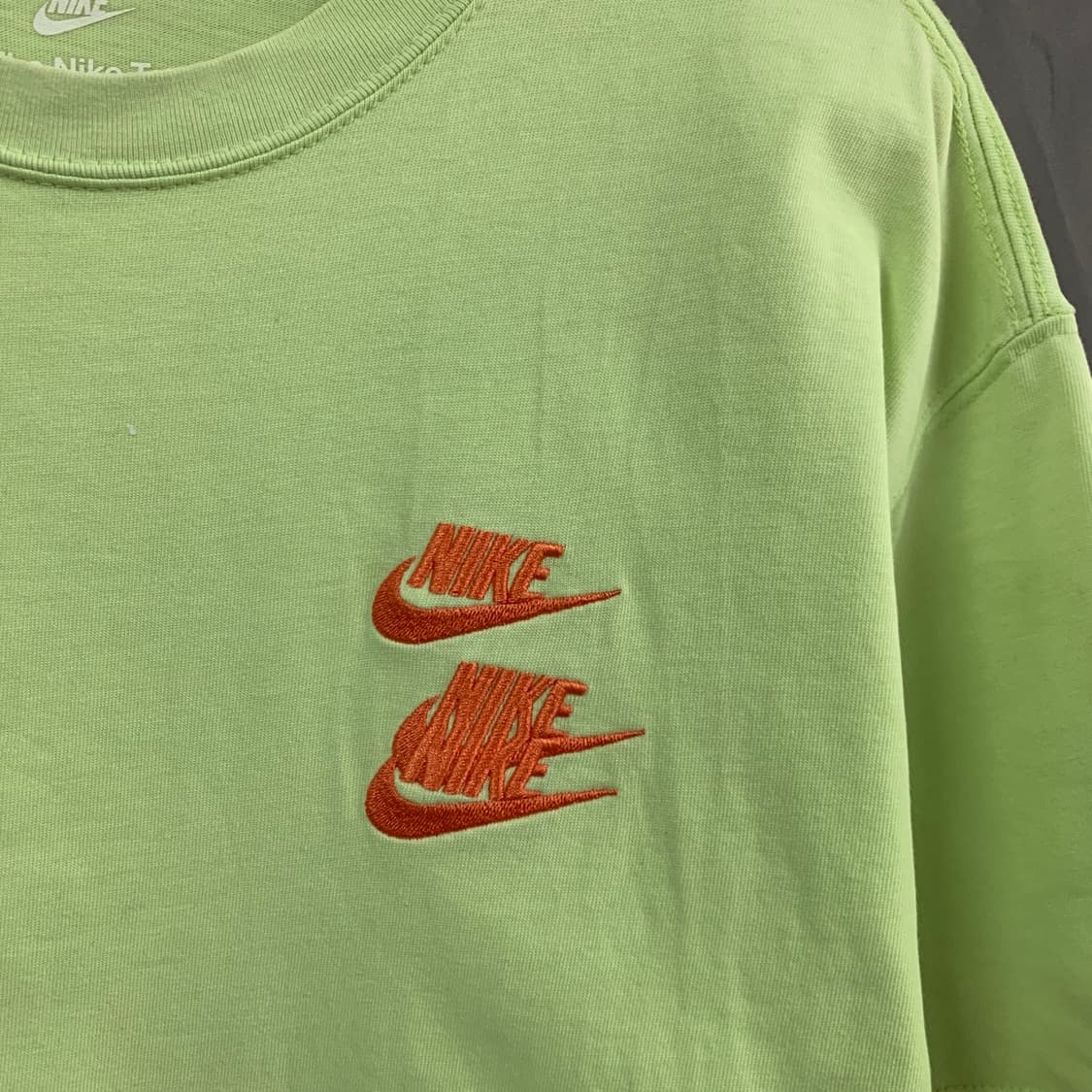 L 나이키 월드투어 루즈핏 프린팅 형광 반팔티 상품이미지4