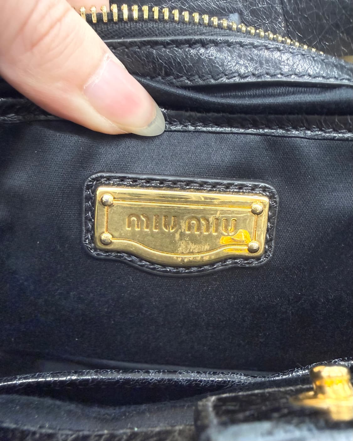 미우미우 블랙 비텔로 럭스 사첼 숄더백 상품이미지7