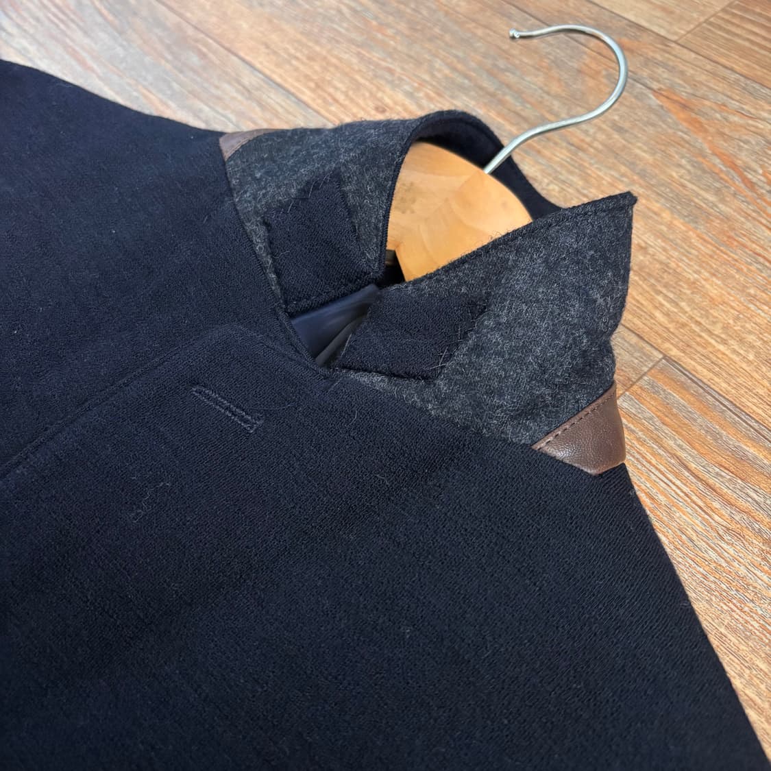 헤지스 슬림 95 자켓 다크네이비 양가죽 디테일 독특한 질감 상품이미지7