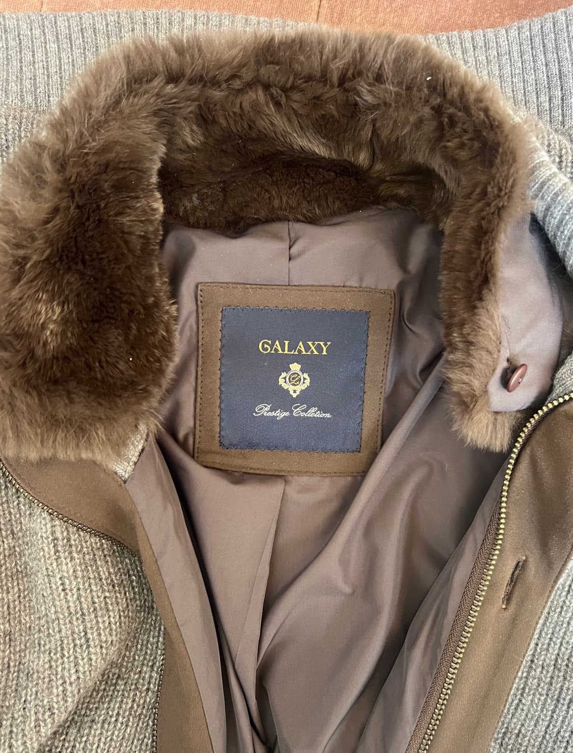 갤럭시 그레이 캐시미어 니트 모피트리밍점퍼 상품이미지3