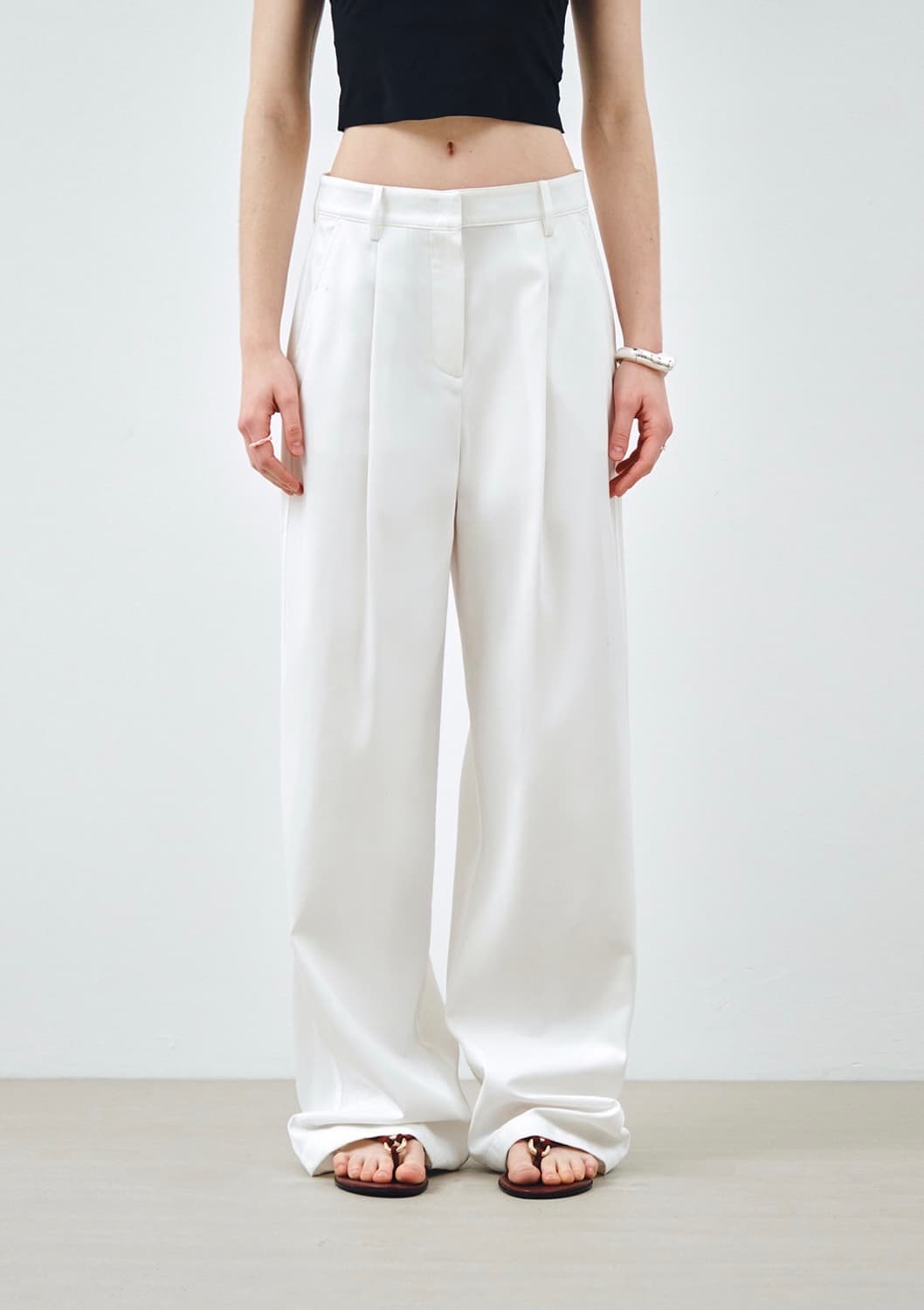 [새상품]몽돌 에센셜 원 턱 와이드 팬츠 화이트 상품이미지2