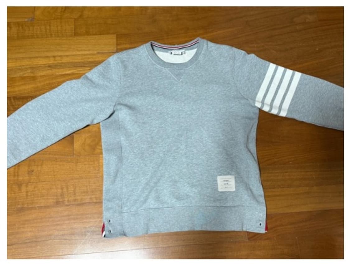 톰브라운 맨투맨 3 상품이미지1