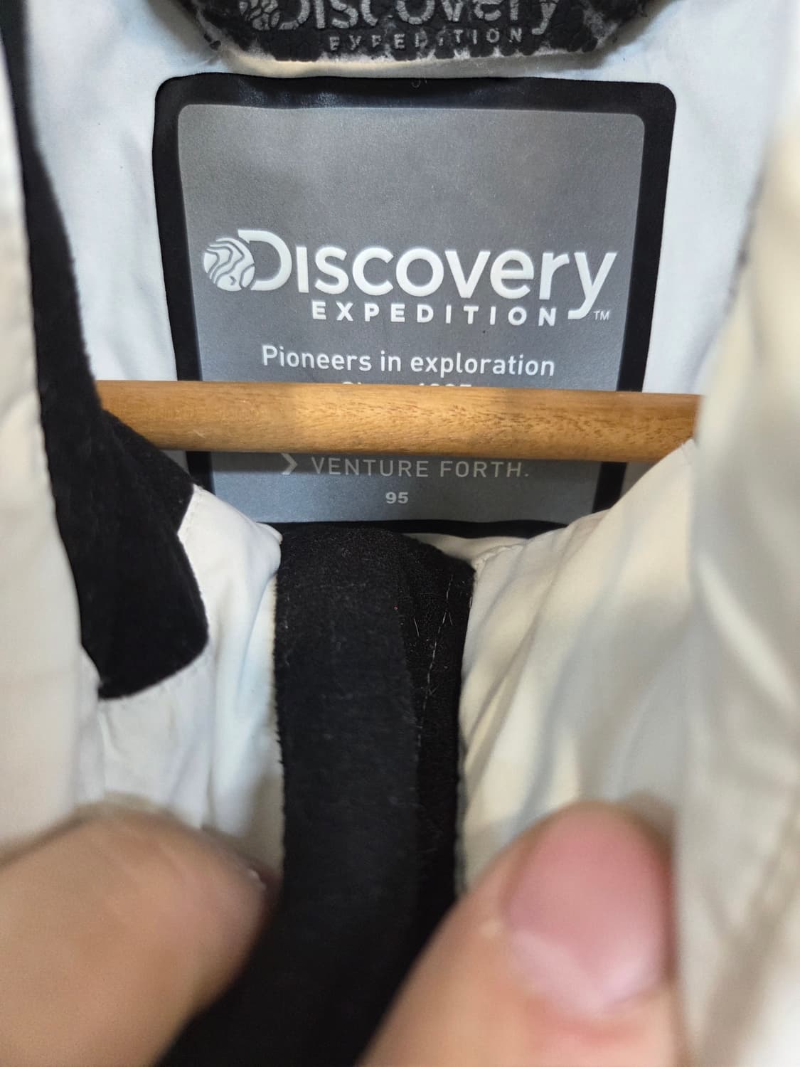 디스커버리 빅로고 찰튼 덕다운 숏패딩 95 상품이미지3