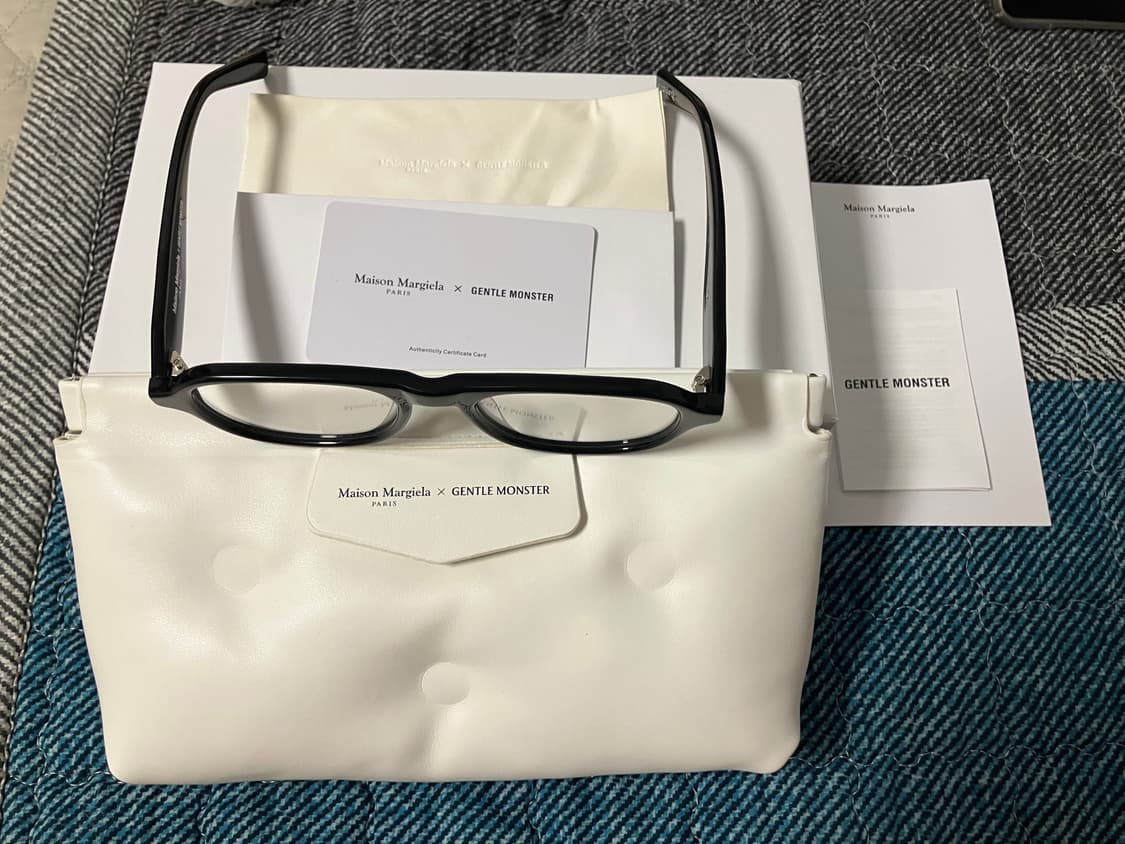 젠틀몬스터 X 마르지엘라 113 안경 상품이미지1