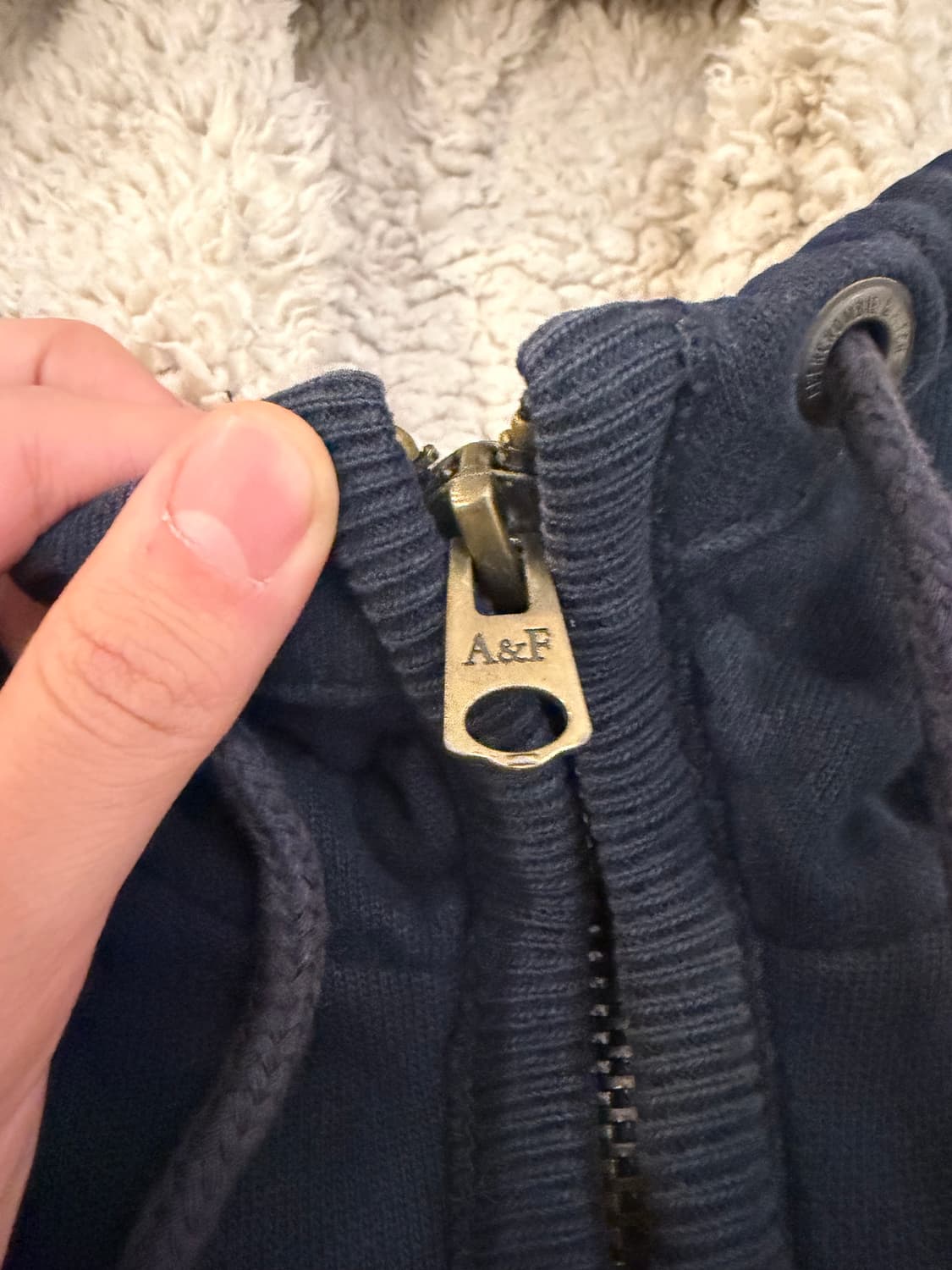 아베크롬비 딱붙핏 울프죠 양털 후드집업 네이비 상품이미지3