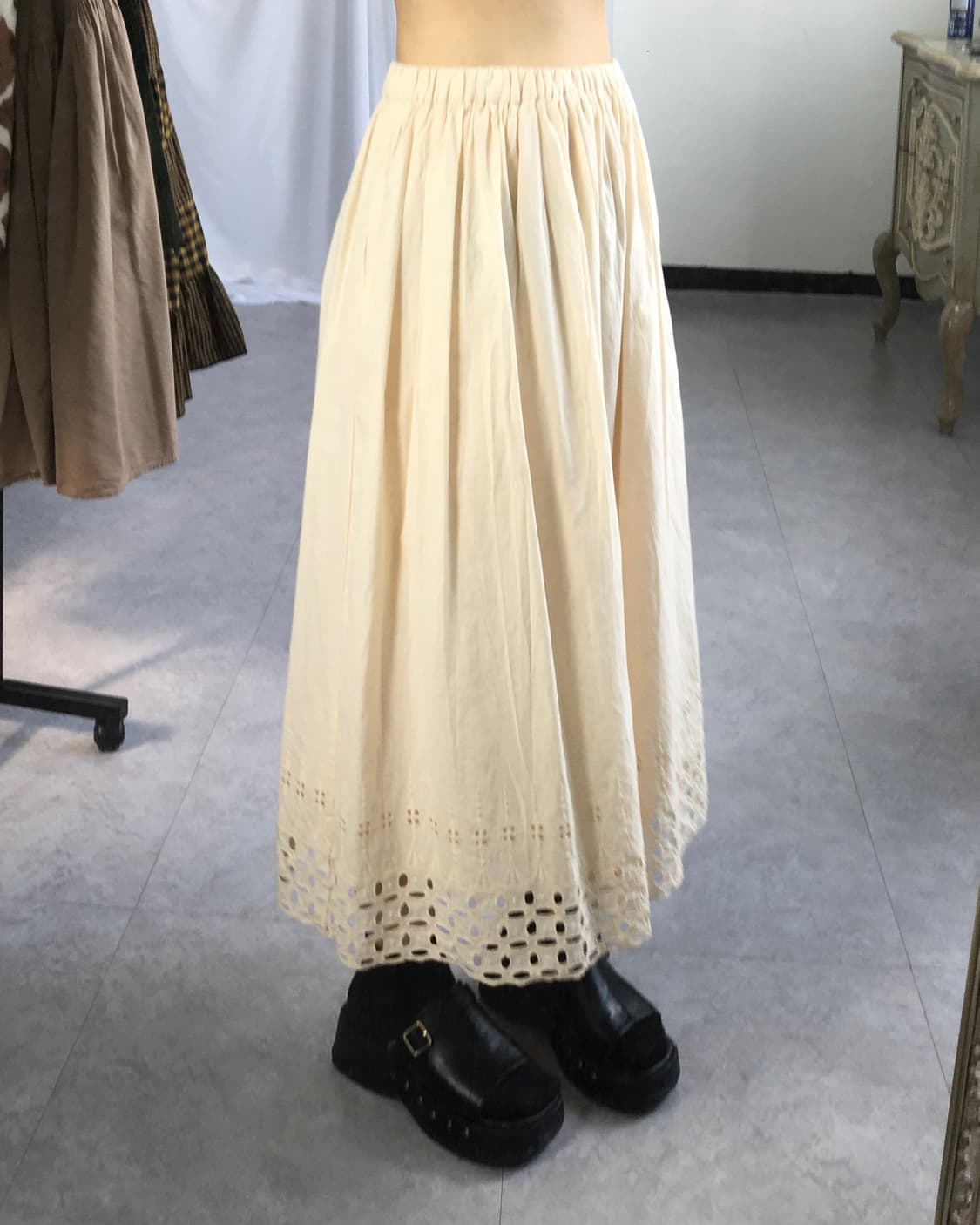 Punching point skirt 상품이미지1