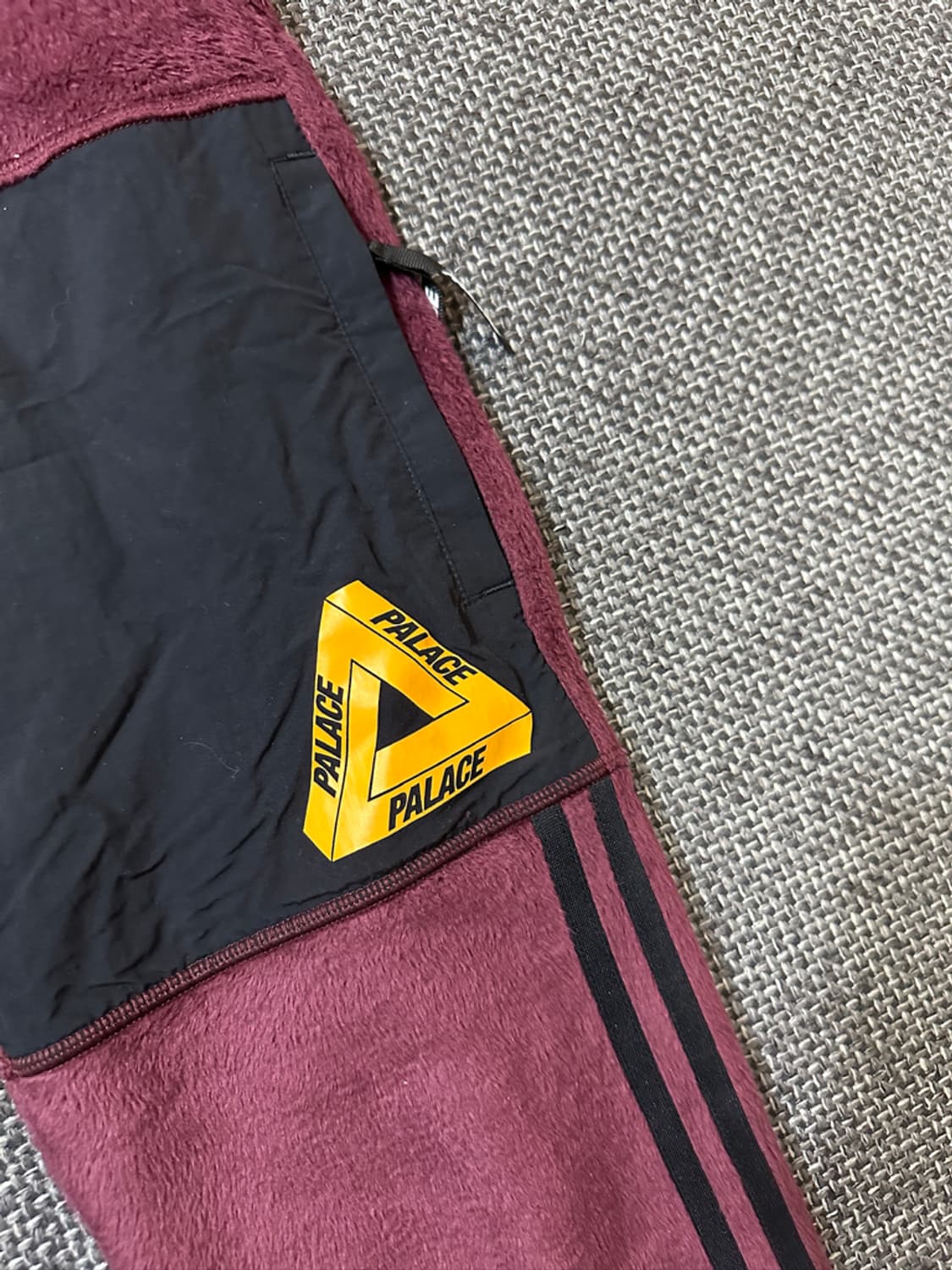 팔라스 X 아디다스 폴라 트랙 팬츠 마룬 상품이미지3