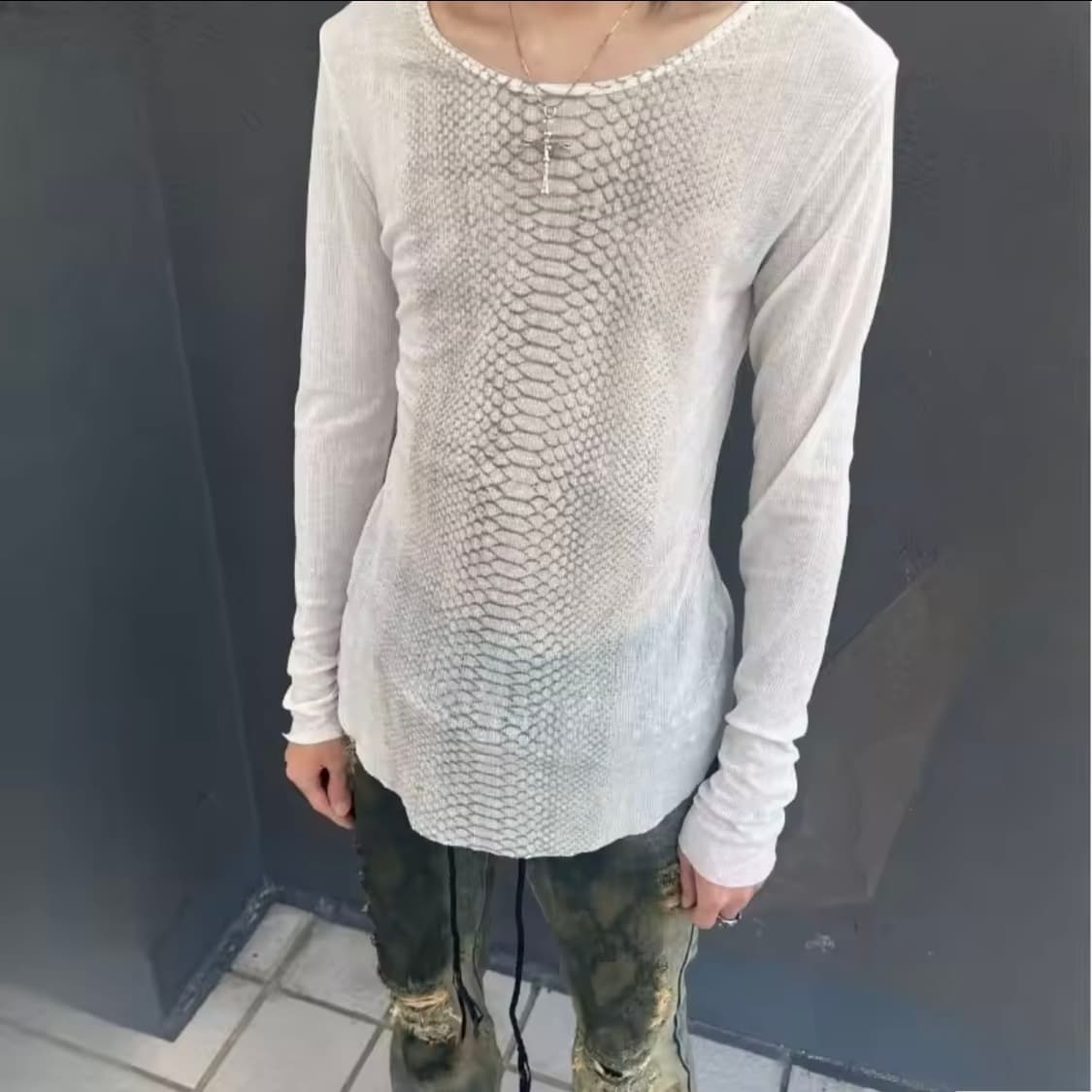 뱀피 프린트 그런지 롱슬리브 상품이미지2