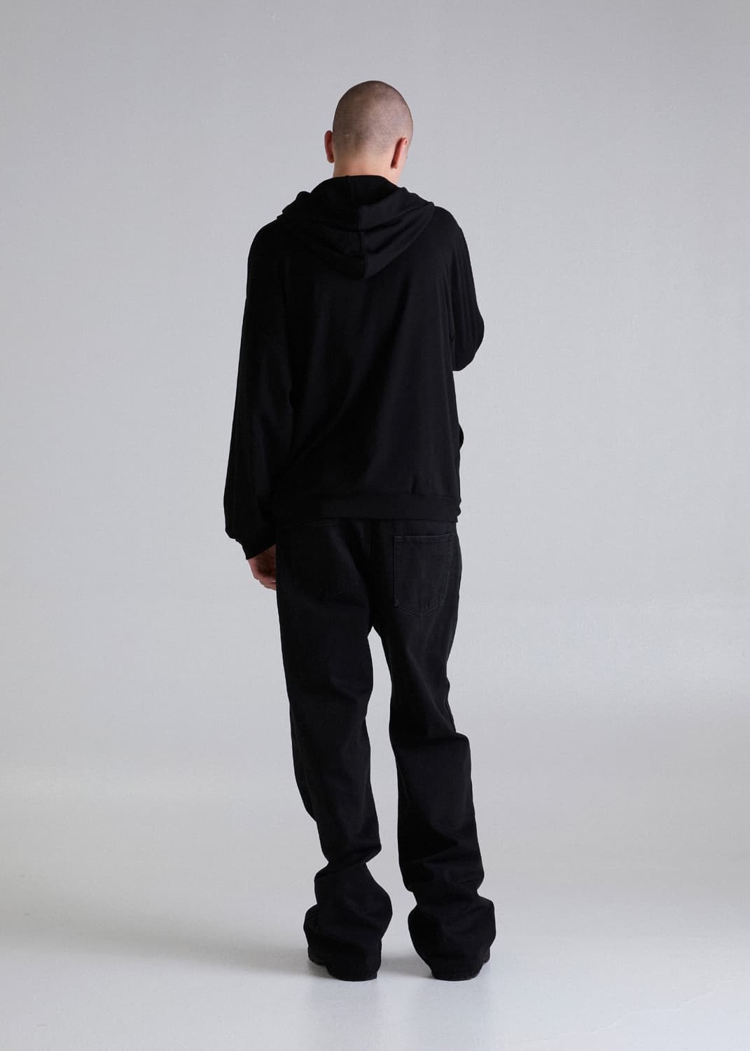 252 RELAXED FLARE DENIM JEANS (FADED BLA 상품이미지4