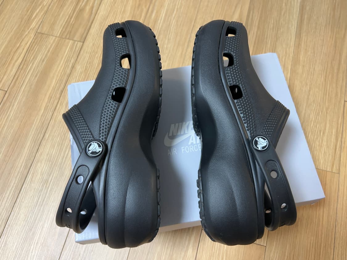 크록스 클래식 플랫폼 클로그 블랙 w6 230 상품이미지2