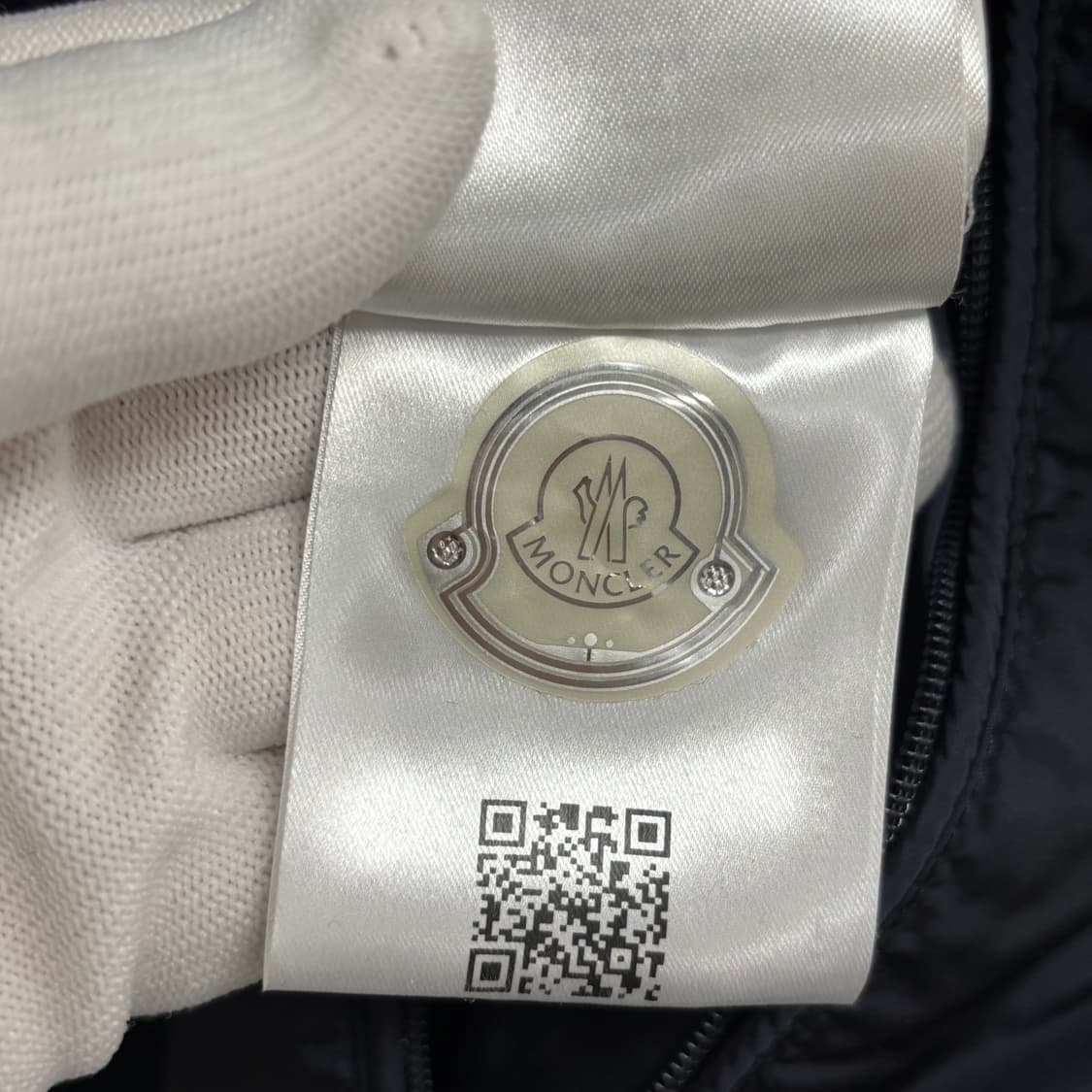 [2]몽클레어 블랙와펜 조끼패딩 상품이미지4