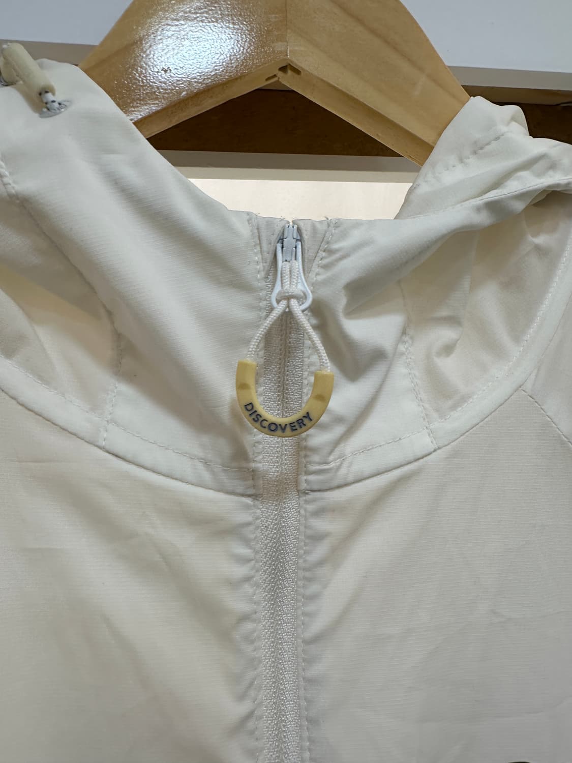 디스커버리 바람막이 화이트/블랙 상품이미지3