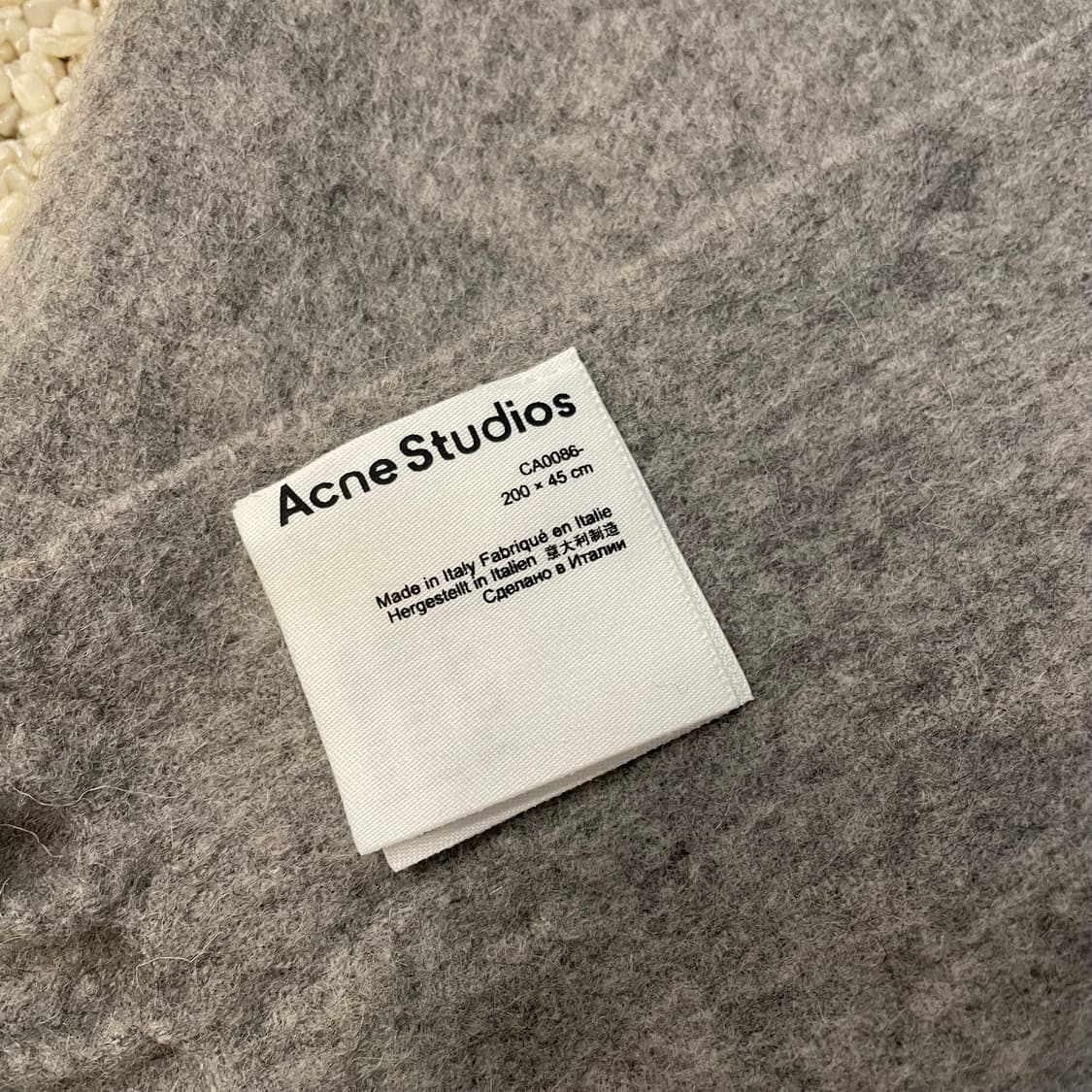 아크네스튜디오 그레이 머플러 상품이미지3