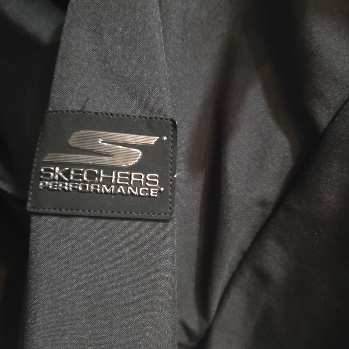 스케쳐스 블랙 후드 바람막이 자켓 상품이미지3