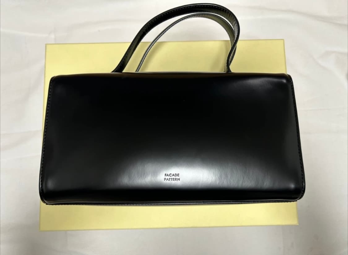 파사드패턴 파운드백 블랙 (상자, 더스트백 포함) 상품이미지1