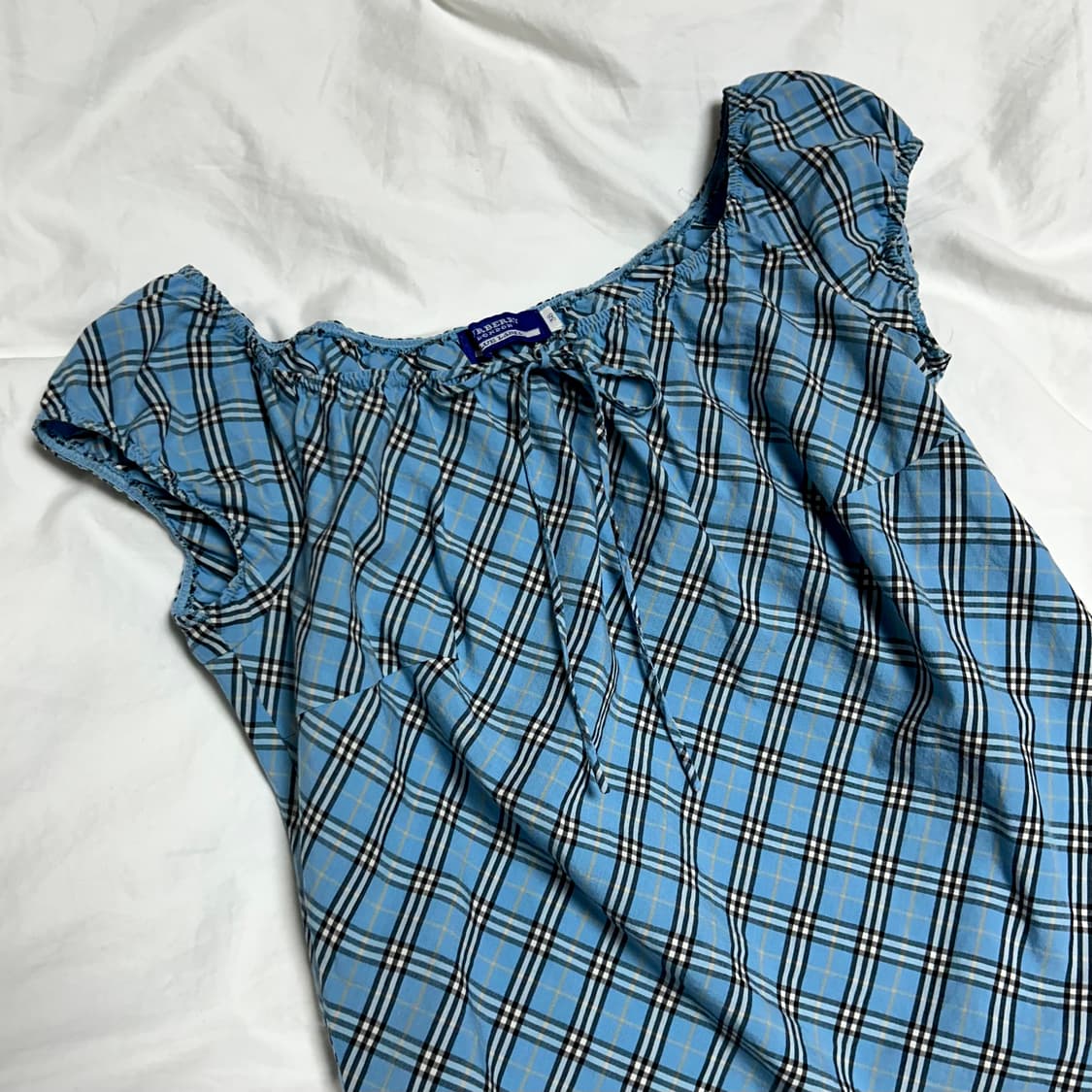 희귀) 버버리 블루라벨 오프숄더 리본 셔링 블루 탑 슬리브리스 나시 y2 상품이미지2