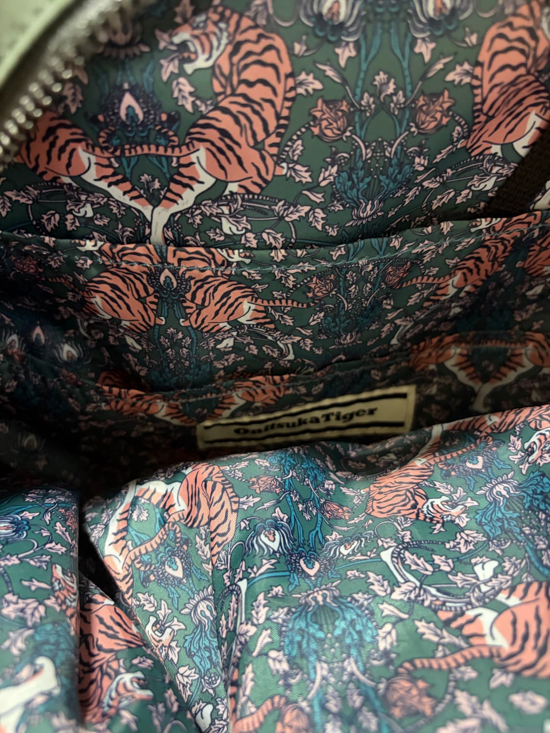 오니츠카타이거 백빽 상품이미지2