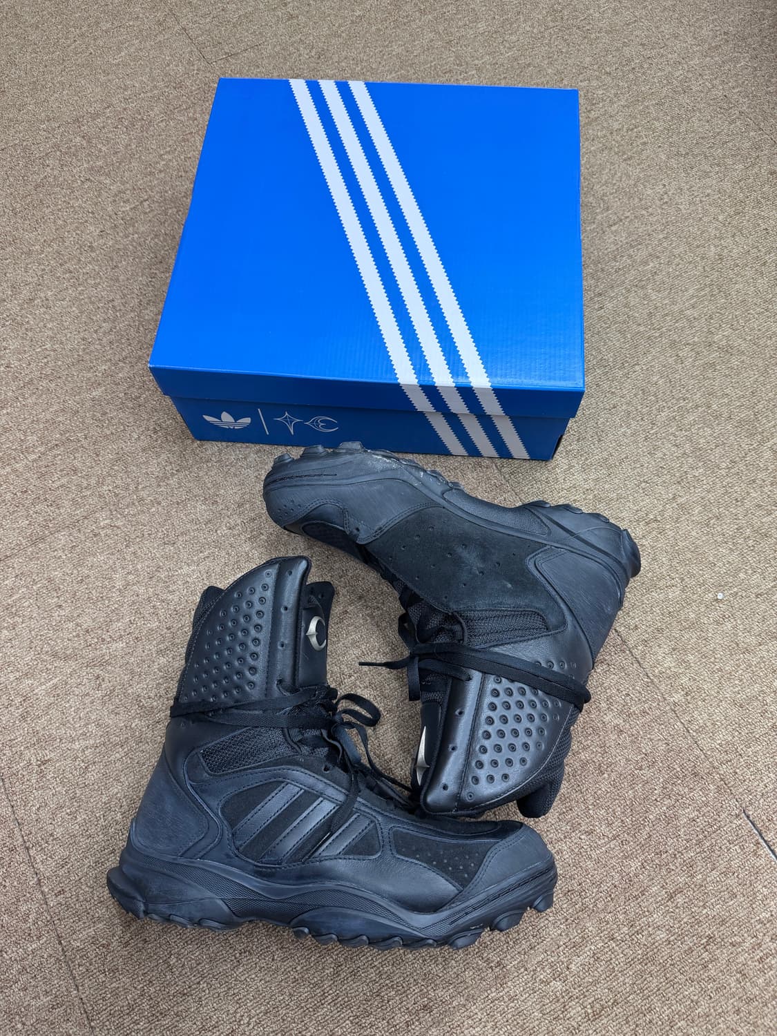 아디다스 x 떠그 클럽 GSG9 부츠 코어 블랙 코어 블랙 290 팝니다 상품이미지1
