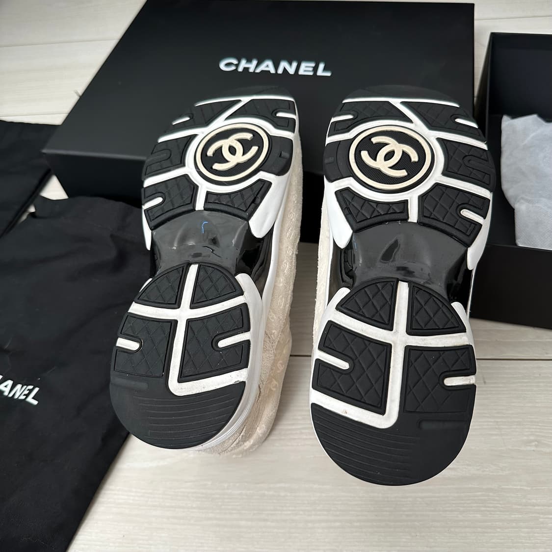 샤넬 프린티드 스니커즈 39 사이즈  상품이미지4