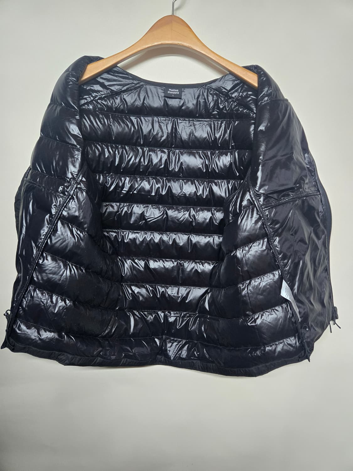 25신상 새제품)무신사 스탠다드 경량 반팔 숏패딩 블랙 L 상품이미지4