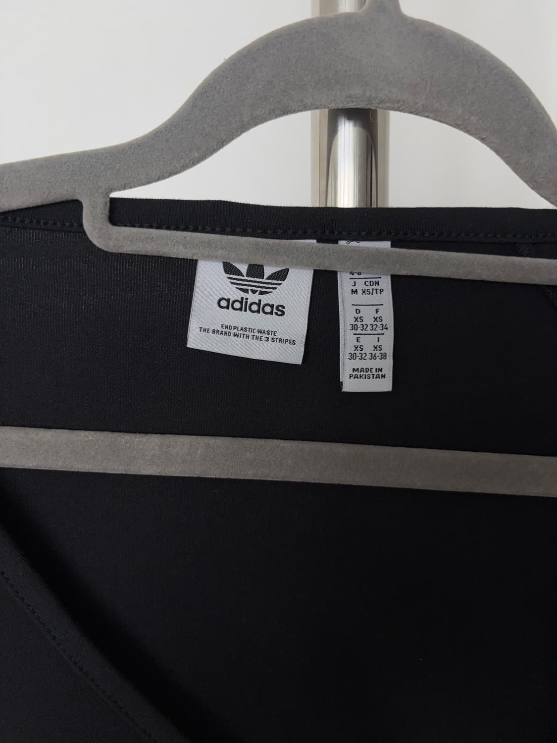 아디다스 브이넥 크롭탑 티셔츠 상품이미지5